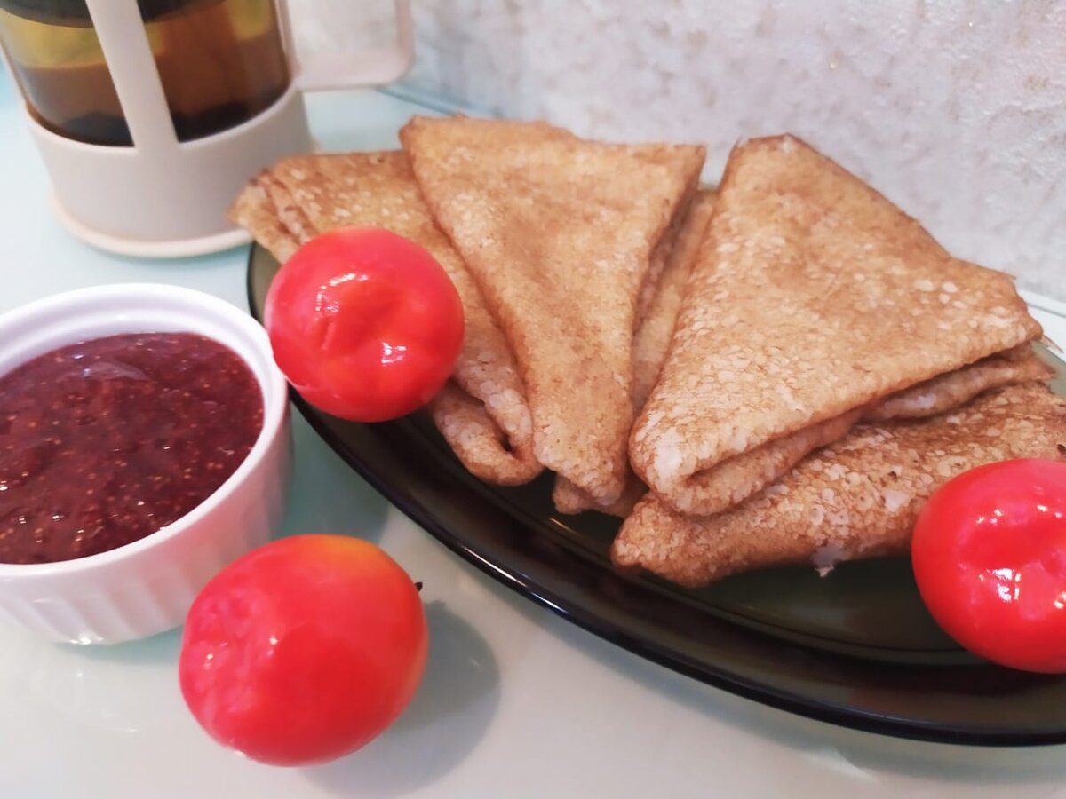 Кулінарні експерти розповіли, як приготувати смачні та щільні млинці, які ніколи не рвуться