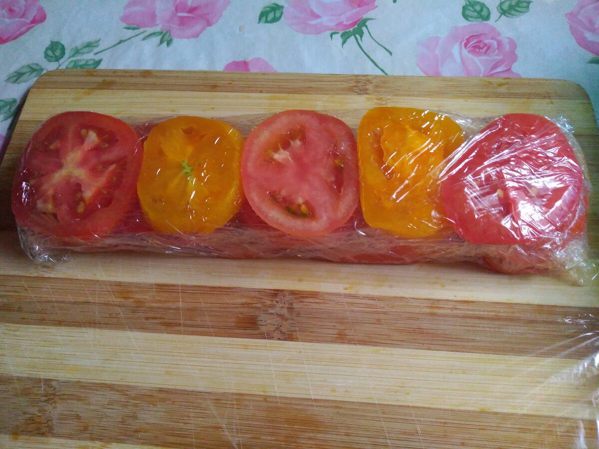 Експерти розповіли, як можна заготувати помідори на зиму без маринування та засолювання