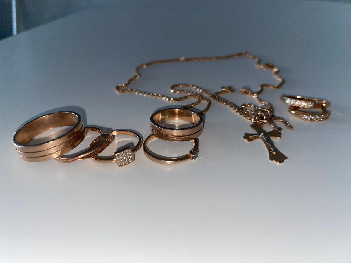 Експерти розповіли, як очистити золоті прикраси від бруду швидко та без особливого клопоту