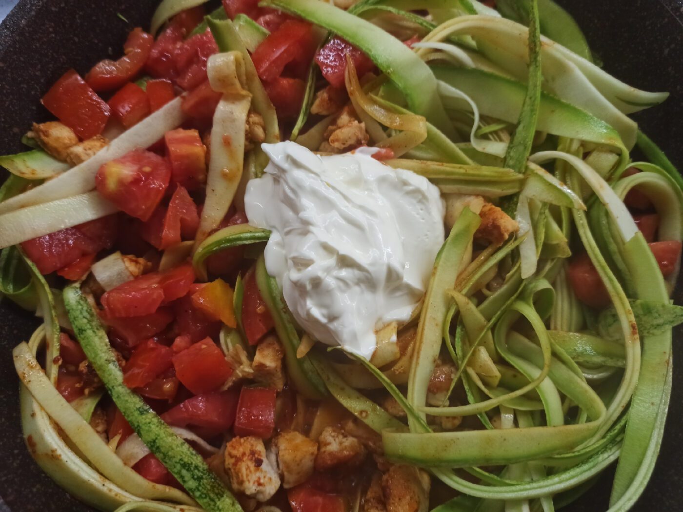 Кулінари розповіли, як можна приготувати смачну італійську пасту, використовуючи кабачки