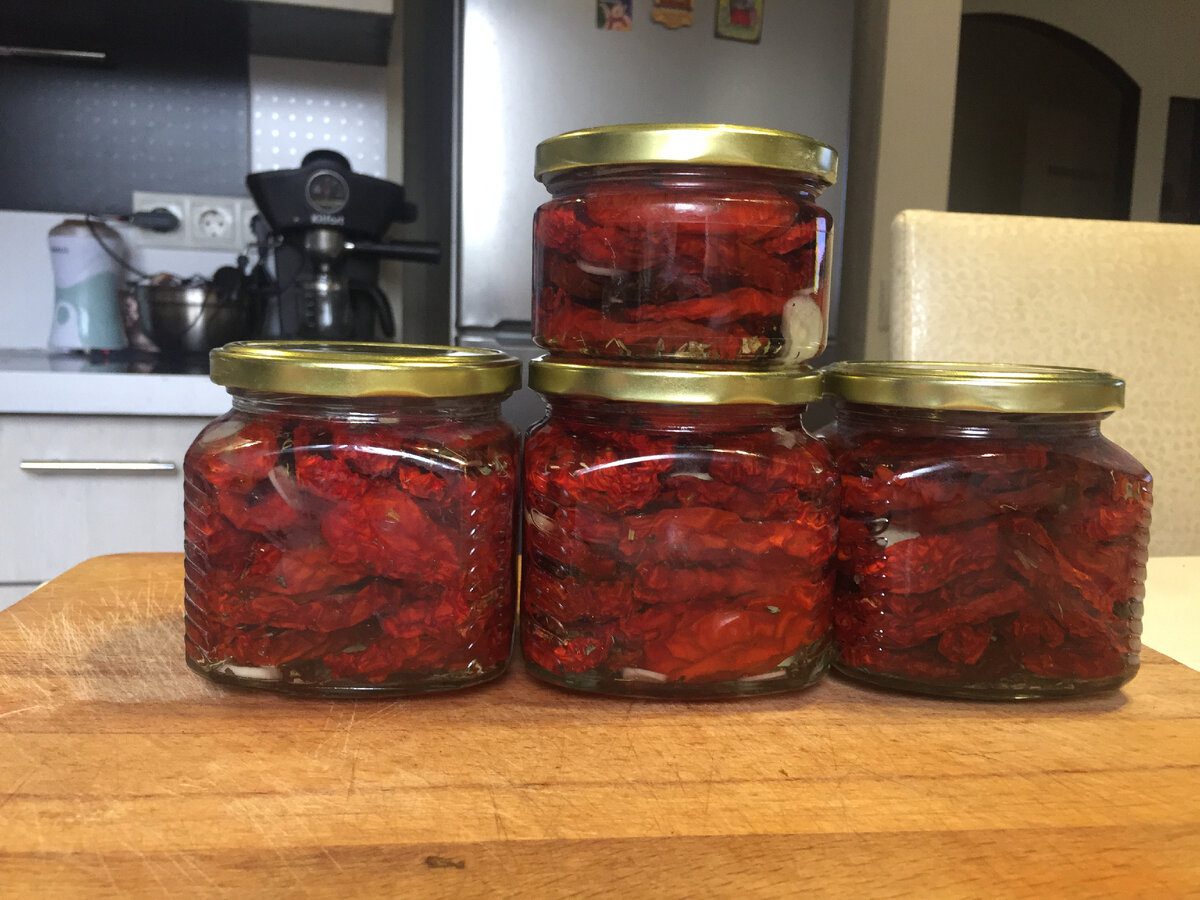 Кулінари розповіли, як приготувати в'ялені томати в домашніх умовах просто та швидко