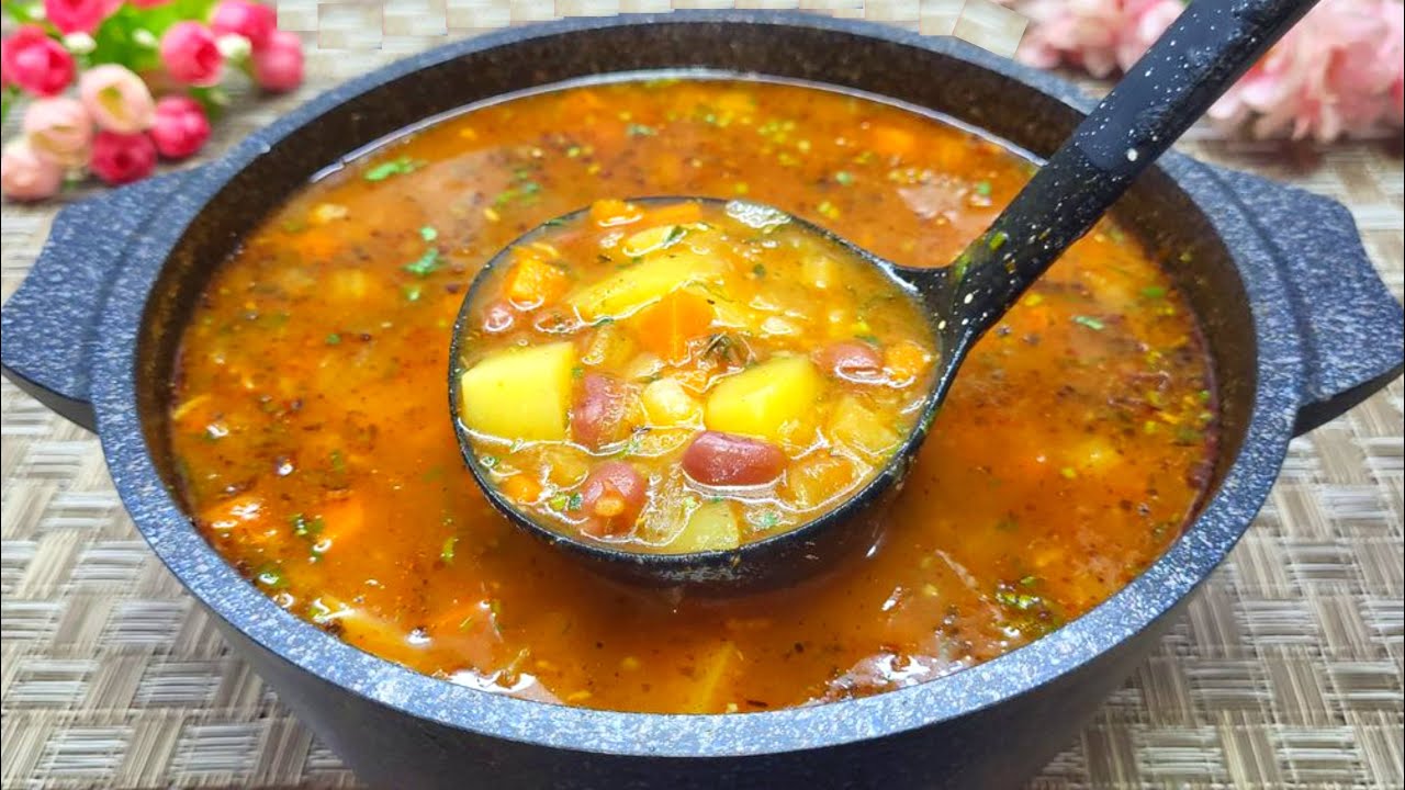 Осінній густий борщ з квасолі