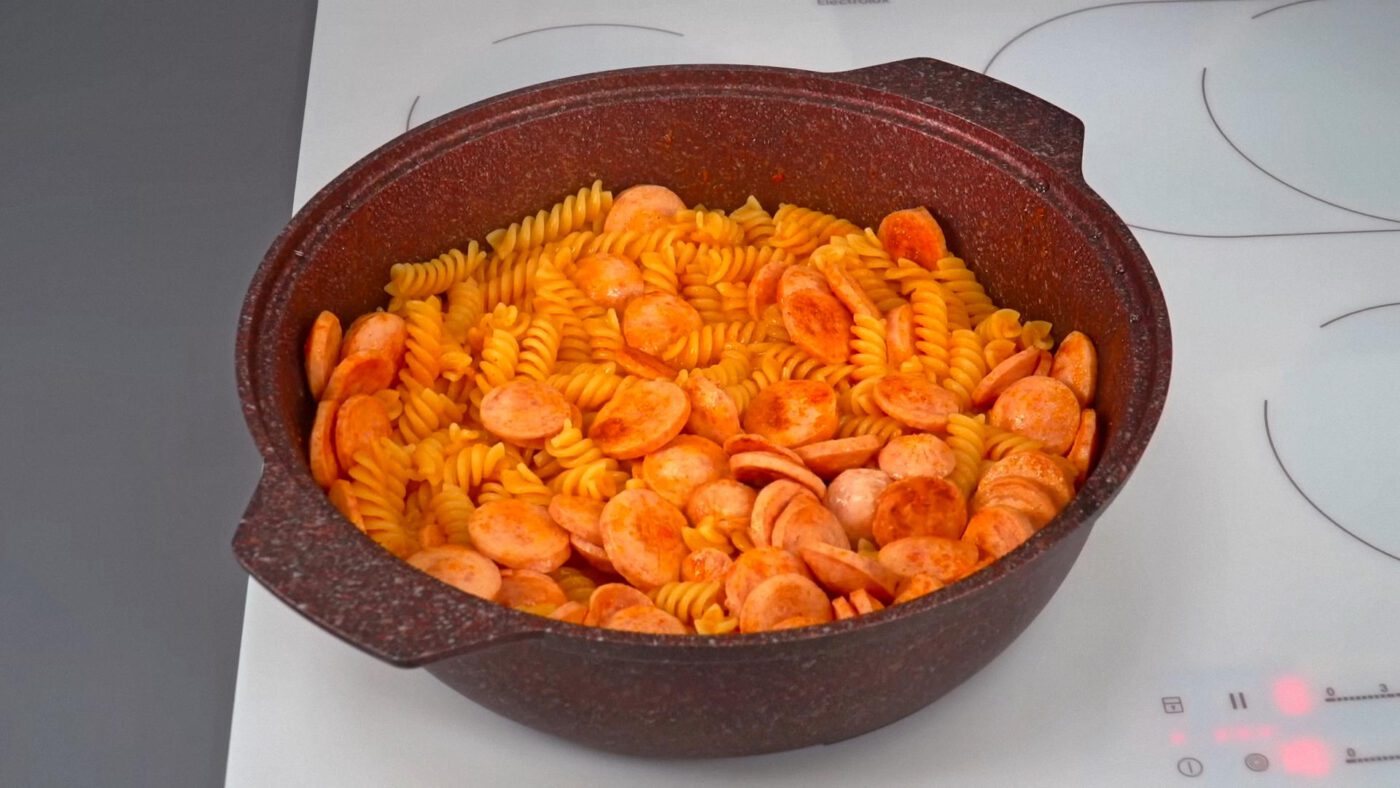 Господині показали, як приготувати смачні макарони