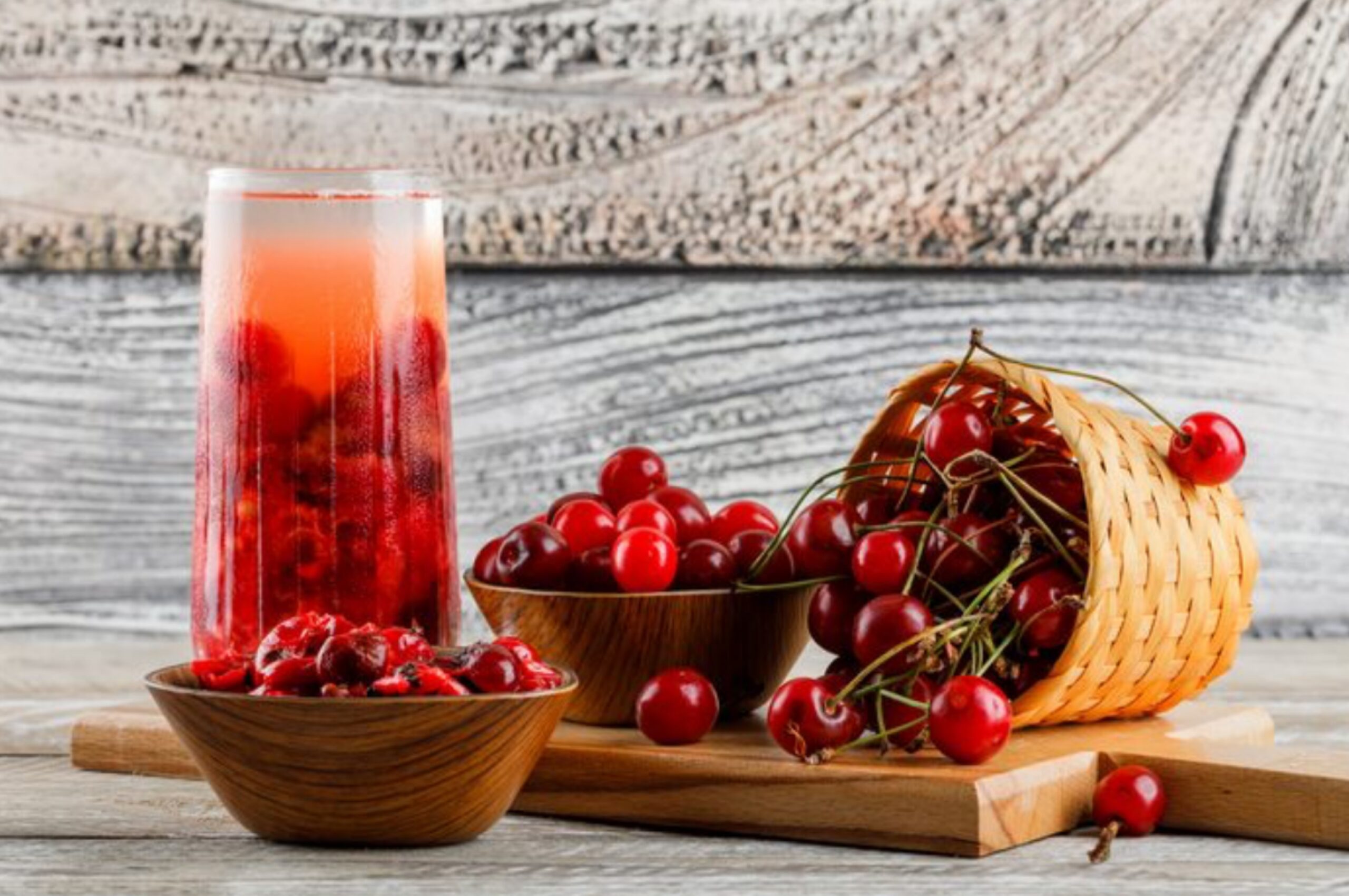 Господині розповіли, що треба зробити з вишнями перед їх заморожуванням