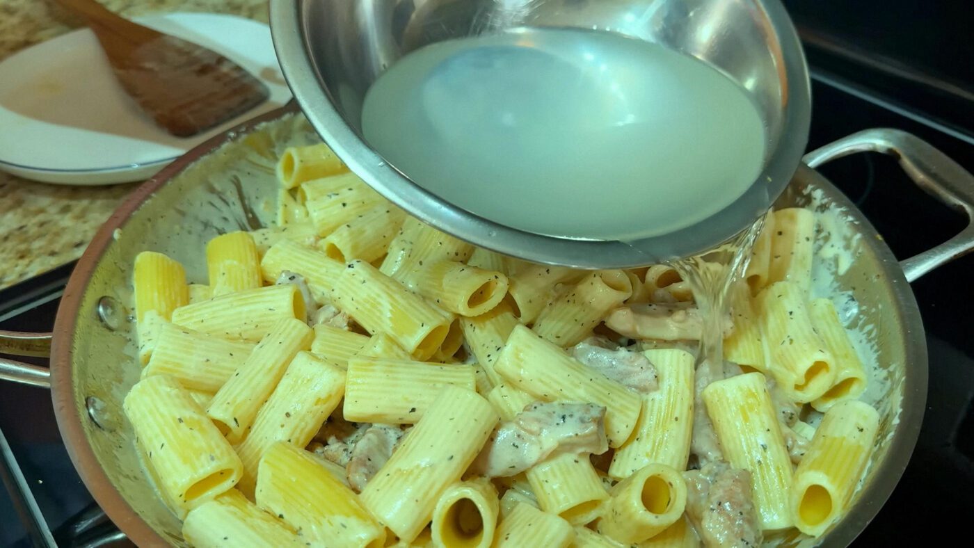 Покроковий рецепт макаронів з овочами та куркою