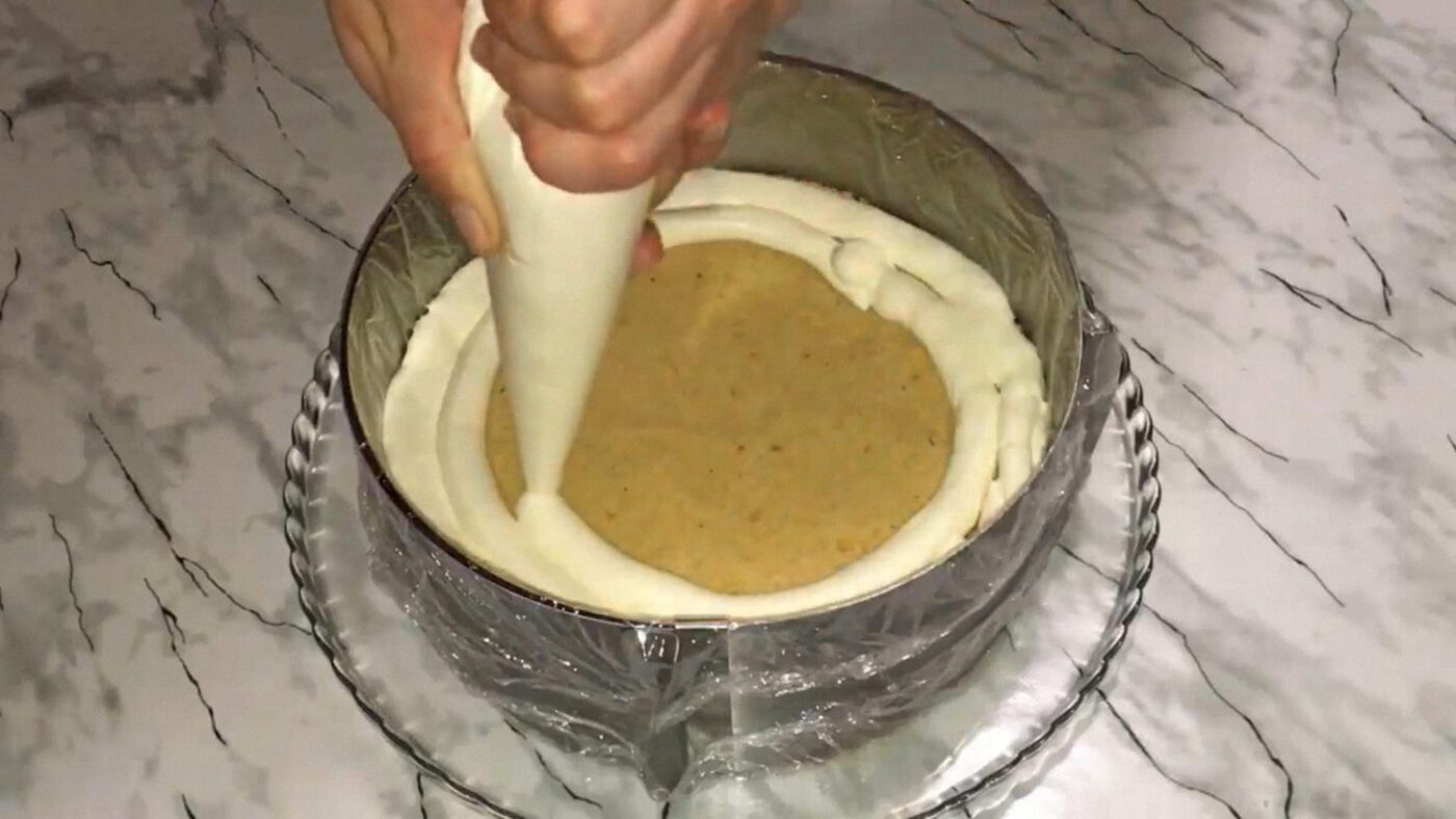 Кулінари поділилися рецептом легкого літнього торта без випічки