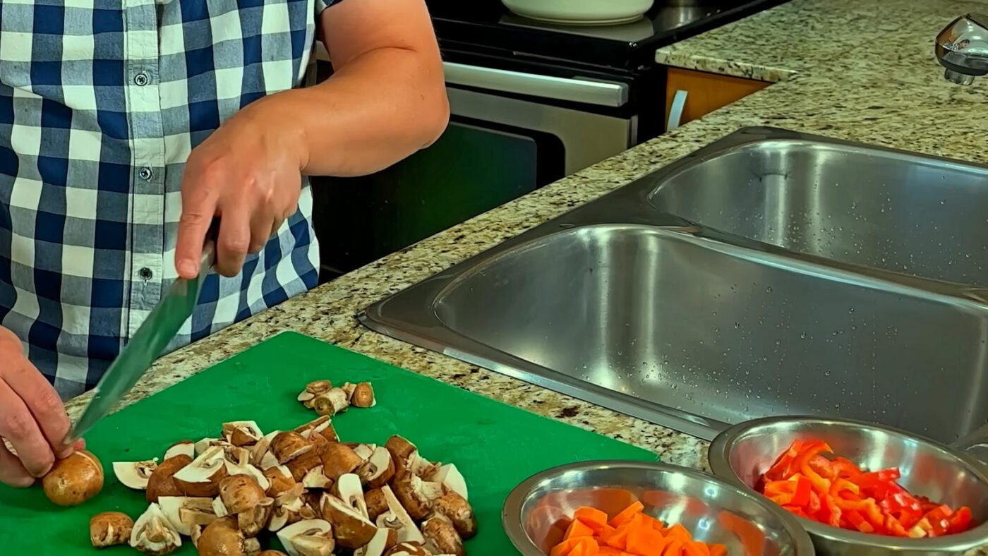 Проста та смачна вечеря з овочів та фаршу