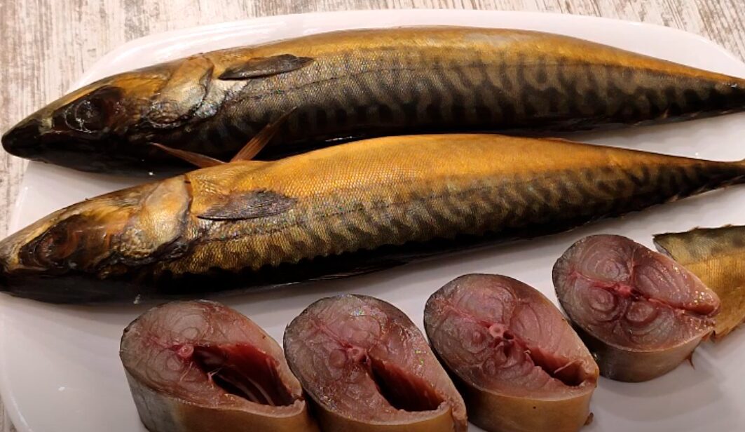 Як без коптильні приготувати копчену скумбрію