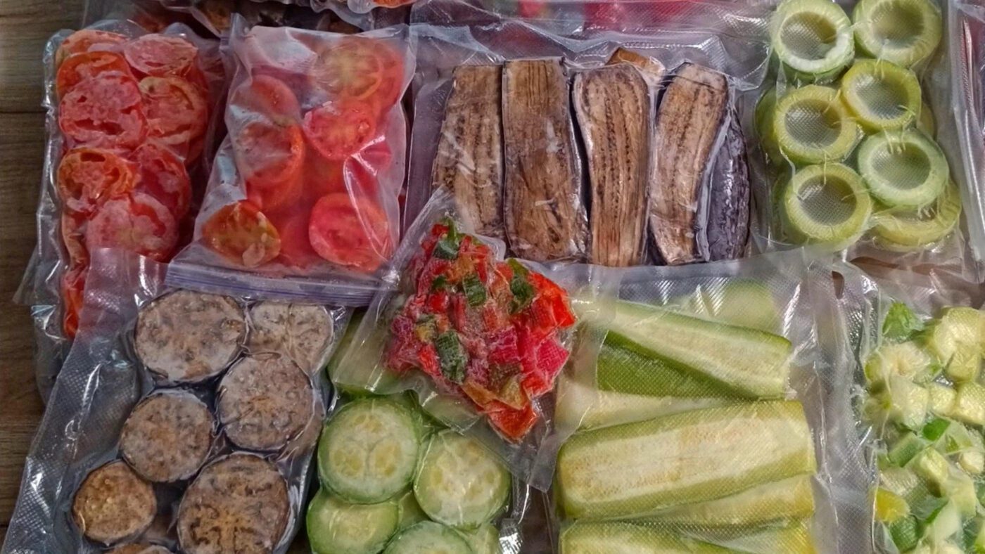 Господині назвали 3 овочі, які краще заморожувати, а не консервувати