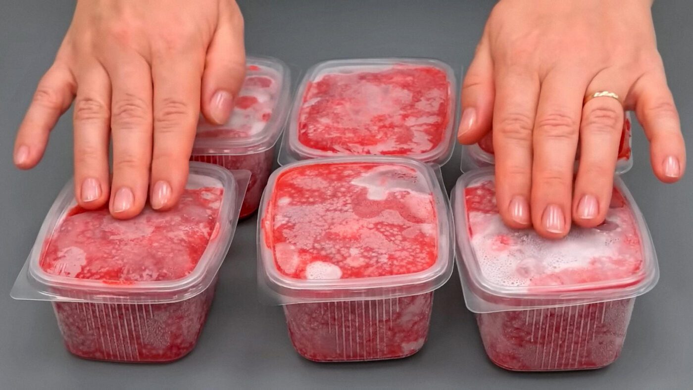 Господині показали спосіб зберегти полуницю без цукру на зиму