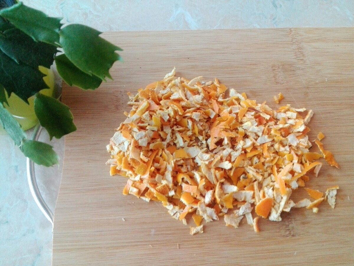 Експерти розповіли, як приготувати добриво для кімнатної квітки з цитрусових шкірок