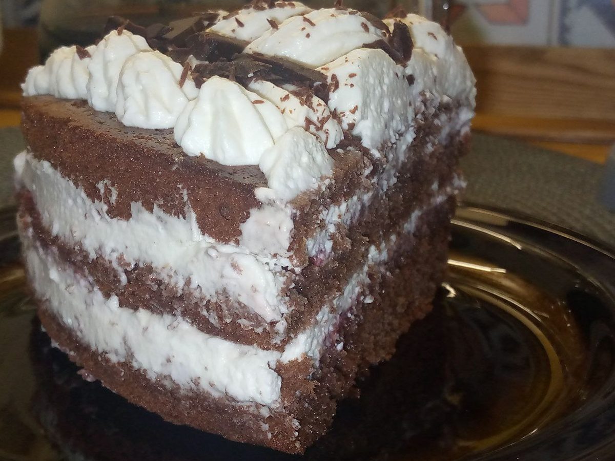 Кулінарні експерти розповіли, як приготувати смачний торт, як у дитинстві за лічені хвилини