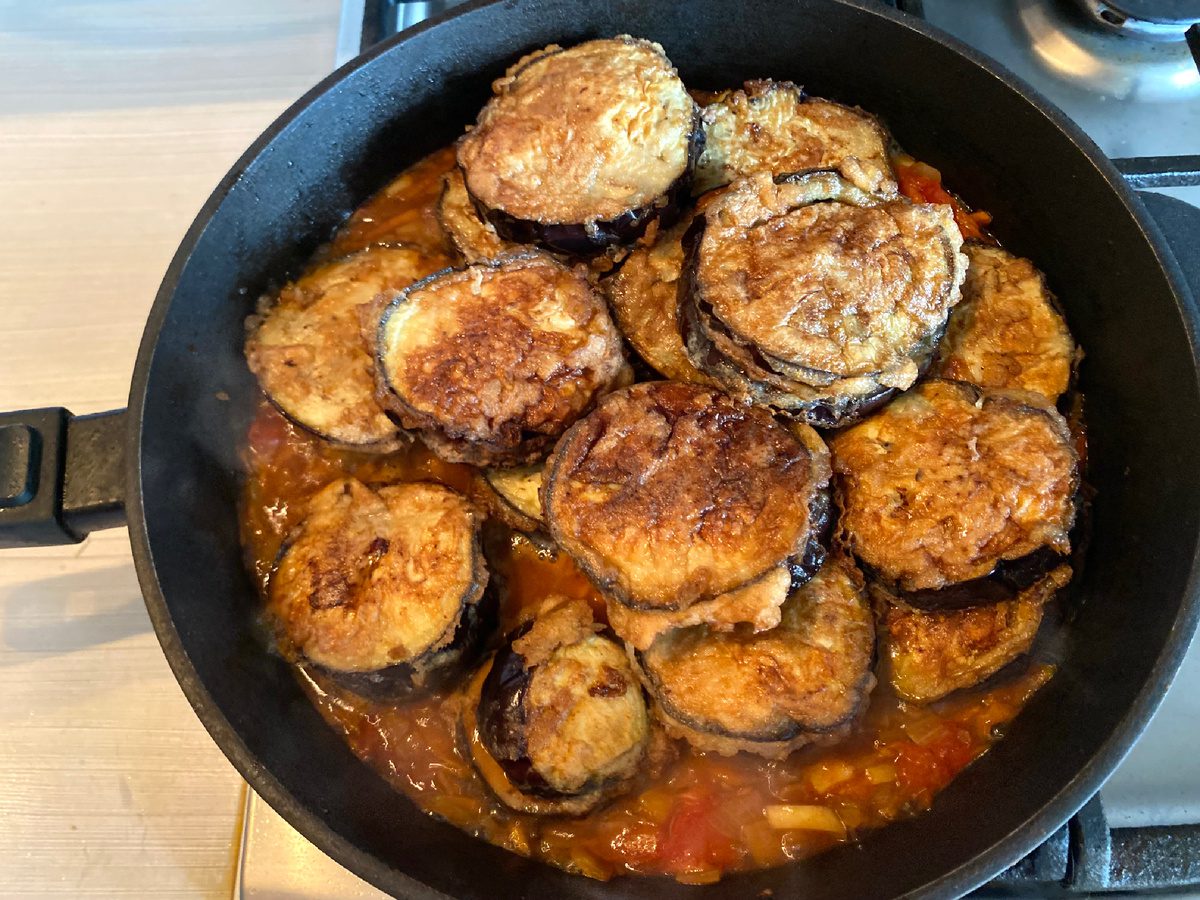 Кулінари розповіли, як приготувати смачну закуску з баклажанів та фаршу на вечерю