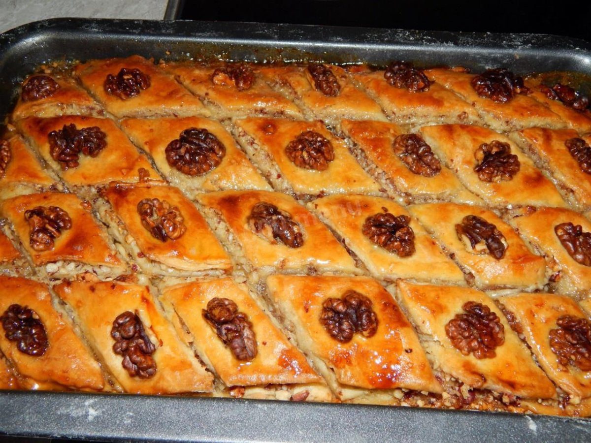 Кулінари розповіли, як приготувати смачну пахлаву на власній кухні – просто, швидко та без клопоту