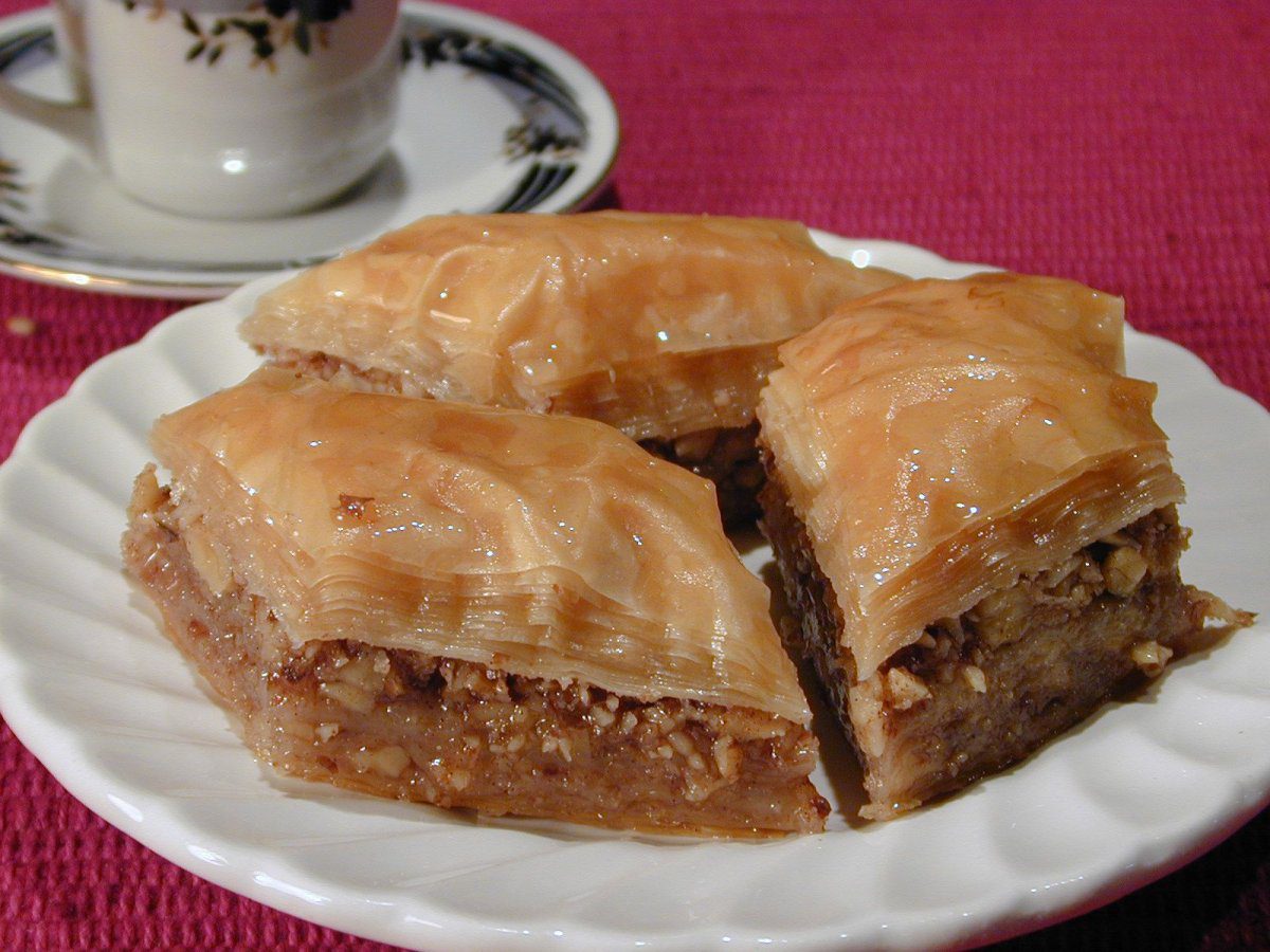 Кулінари розповіли, як приготувати смачну пахлаву на власній кухні – просто, швидко та без клопоту