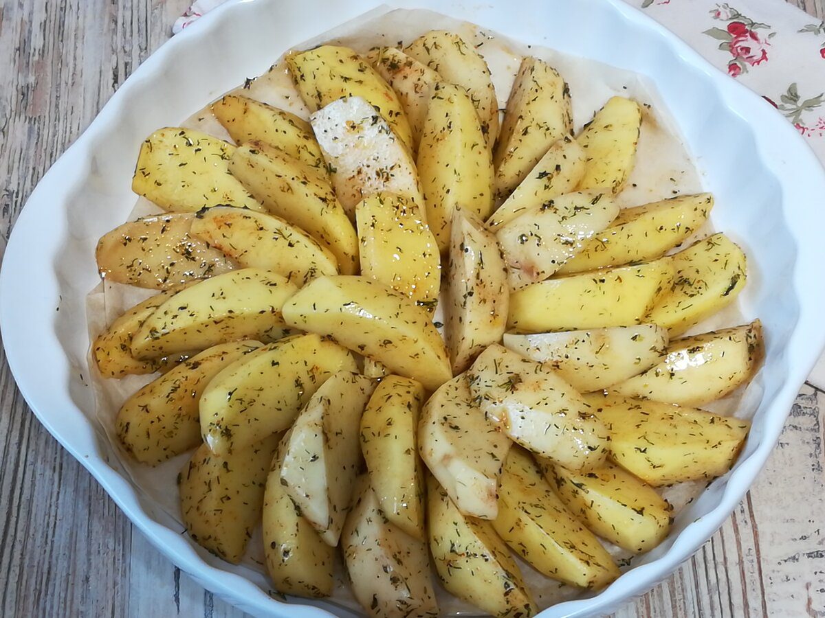 Кулінари розповіли, як приготувати смачну картоплю по-селянськи, яка буде краща за ресторанну