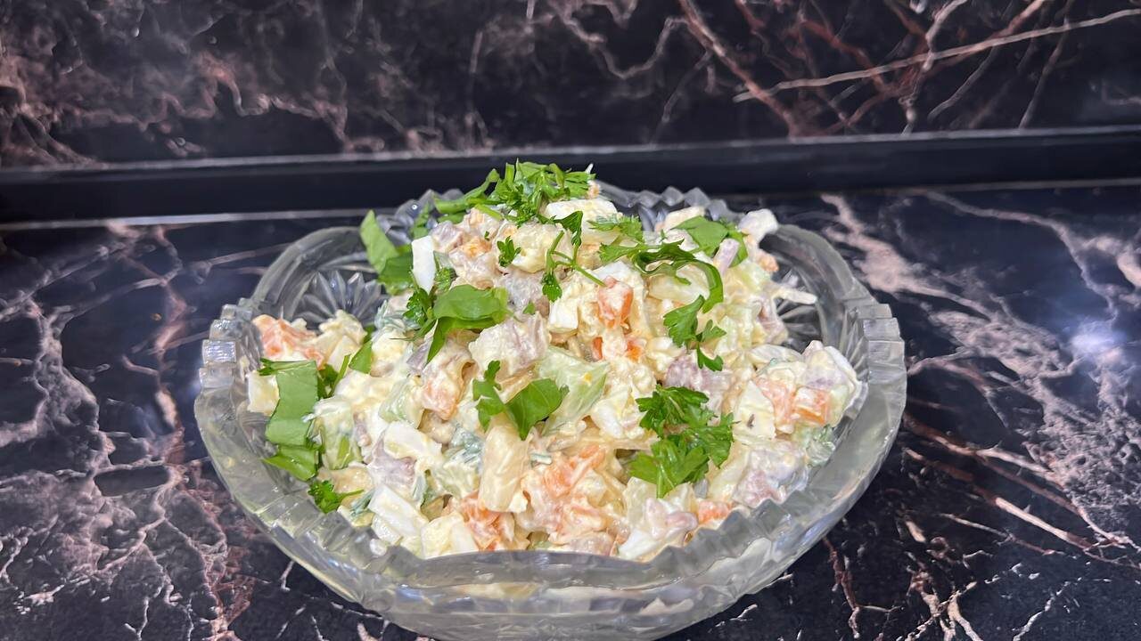 Кулінари розповіли, як приготувати смачний салат з оселедцем – апетитний і соковитий