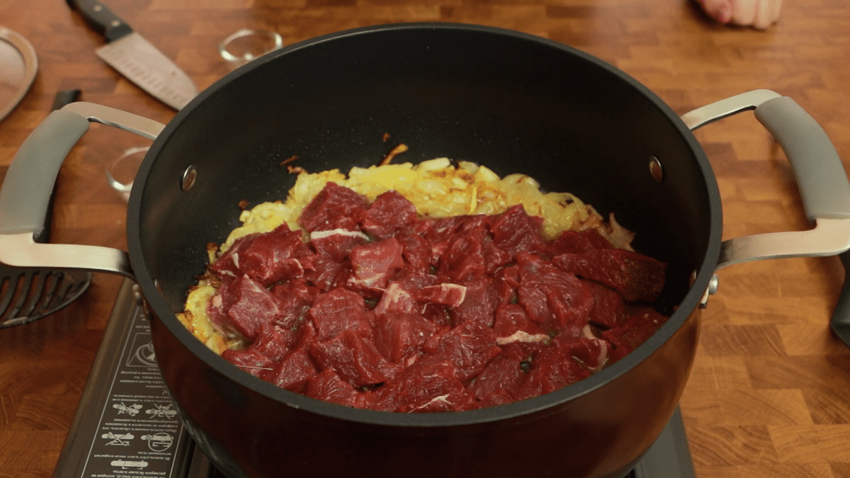 Кулінари розповіли, як можна приготувати незвичайний та оригінальний плов на гречці замість рису