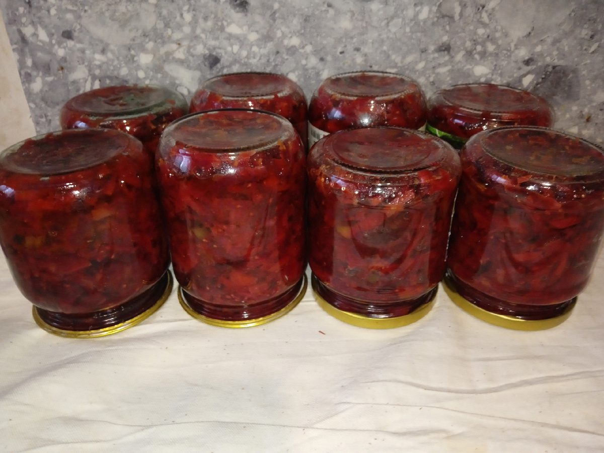 Кулінари розповіли, як приготувати смачну борщову заправку на зиму з доступних інгредієнтів