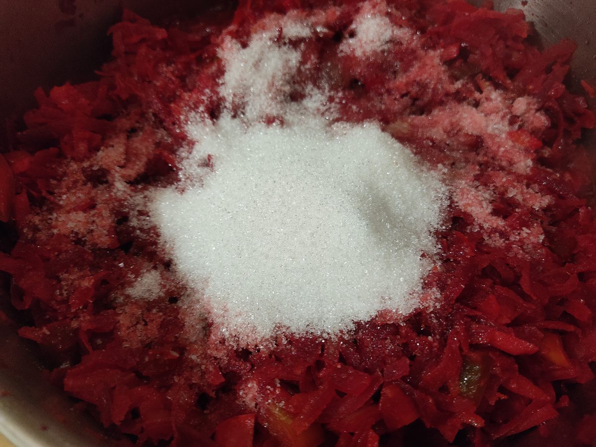 Кулінари розповіли, як приготувати смачну борщову заправку на зиму з доступних інгредієнтів