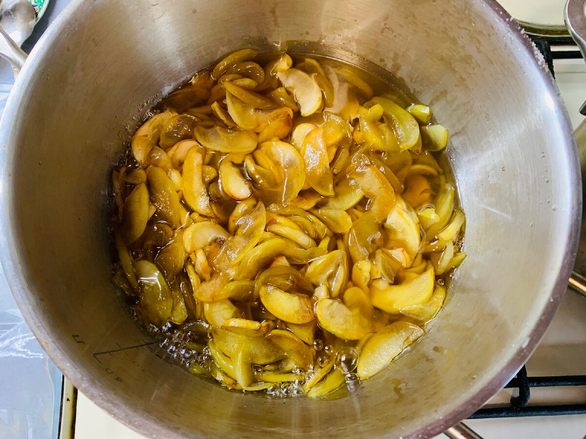 Експерти розповіли, як приготувати смачне яблучне варення, аби не було багато зайвого сиропу