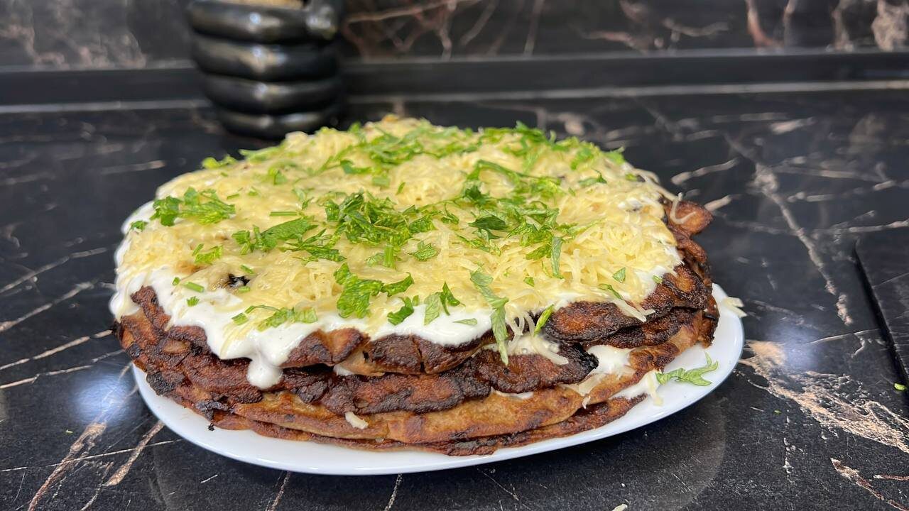 Господині розповіли, як швидко приготувати смачний печінковий торт нашвидкуруч