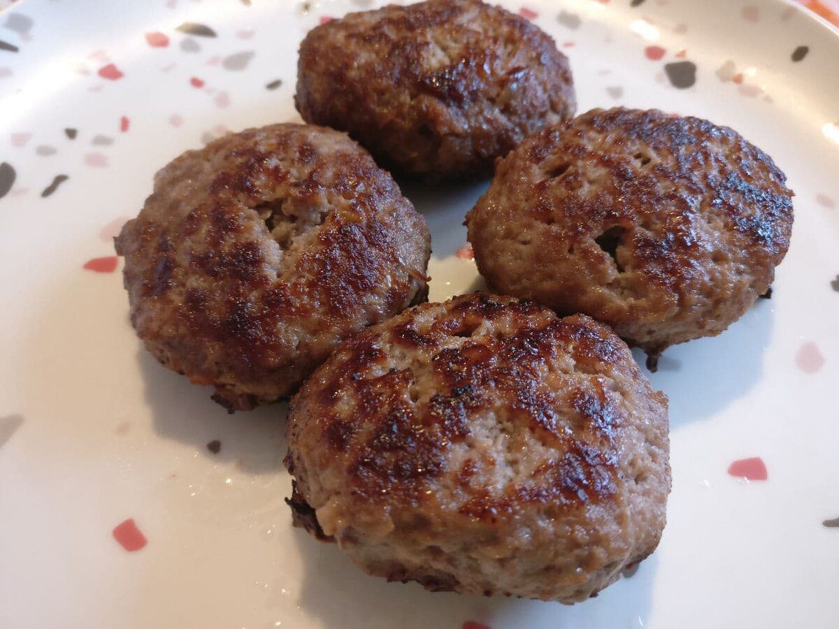 Кулінари розповіли, як приготувати соковиті котлети нашвидкуруч – смачно та корисно