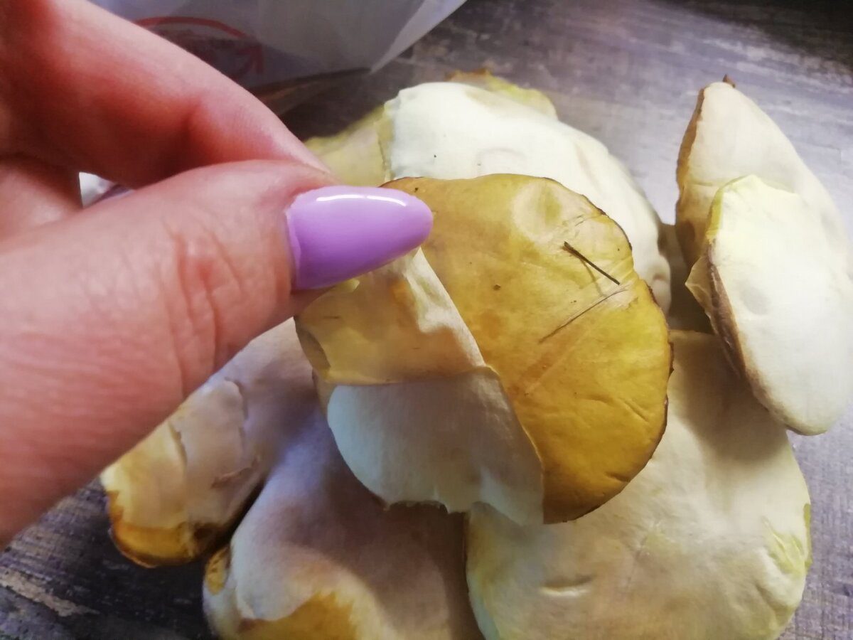 Експерти розповіли, як швидко очистити маслюки від плівки, не витрачаючи на це час і сили