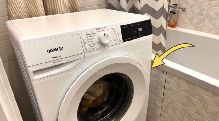 Як очистити одяг від плям і бруду