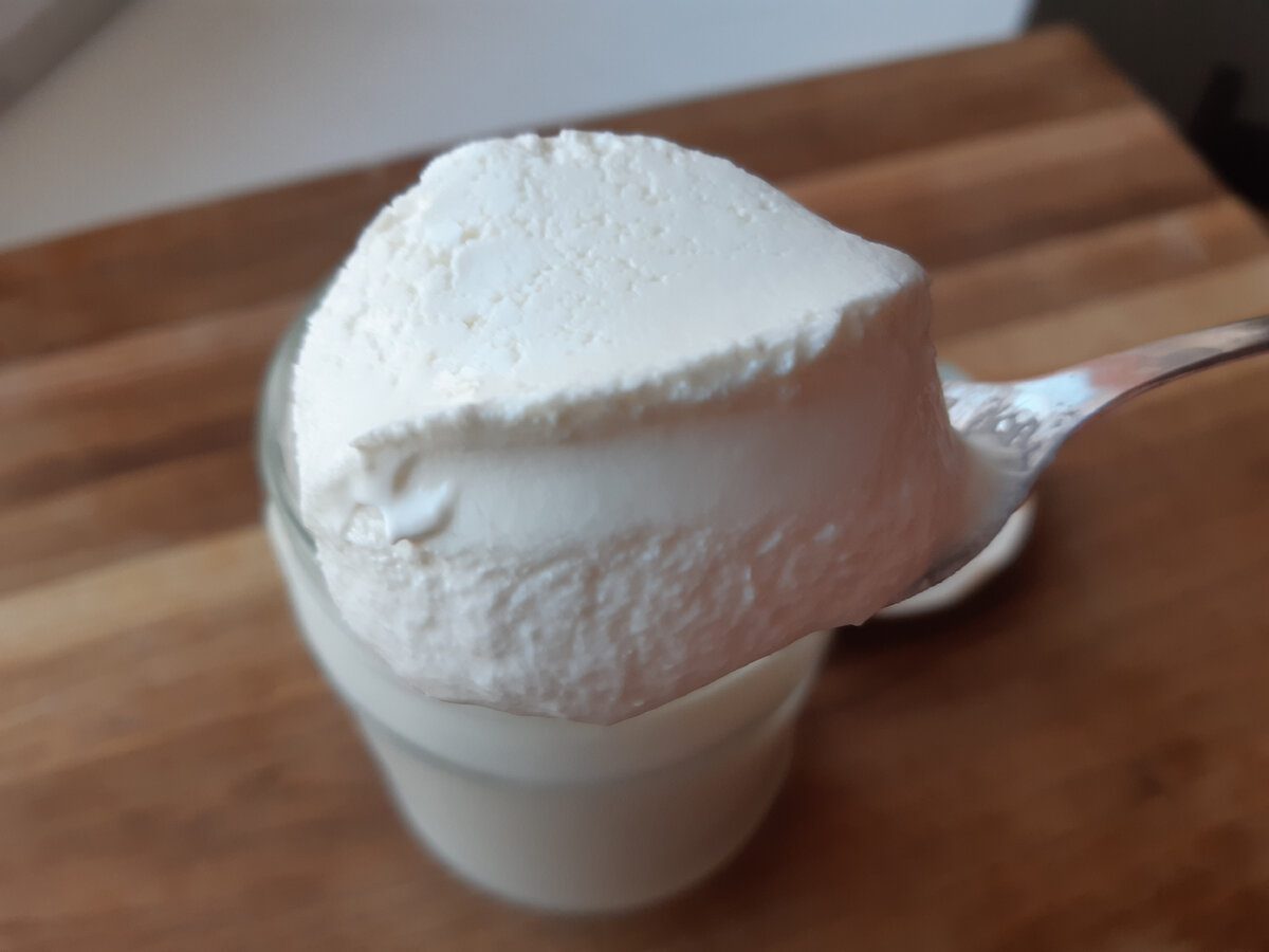 Експерти розповіли, як приготувати смачну сметану в домашніх умовах швидко й просто