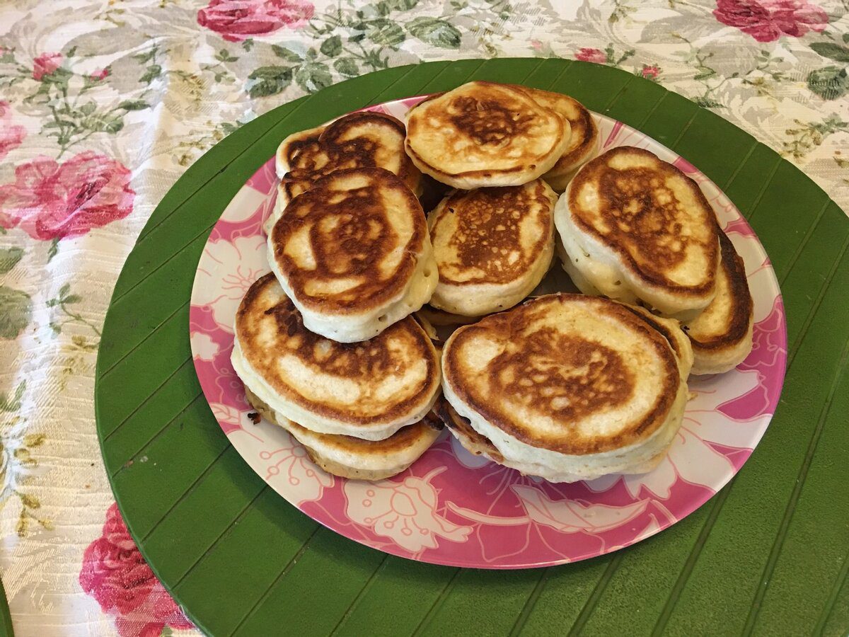 Як приготувати пишні оладки на мінералці