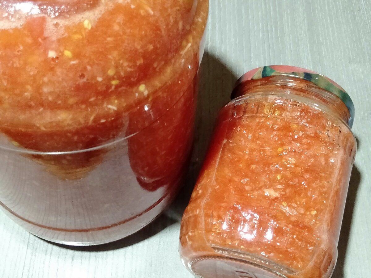 Кулінари розповіли, як приготувати смачні томати на зиму з часником – ароматний рецепт