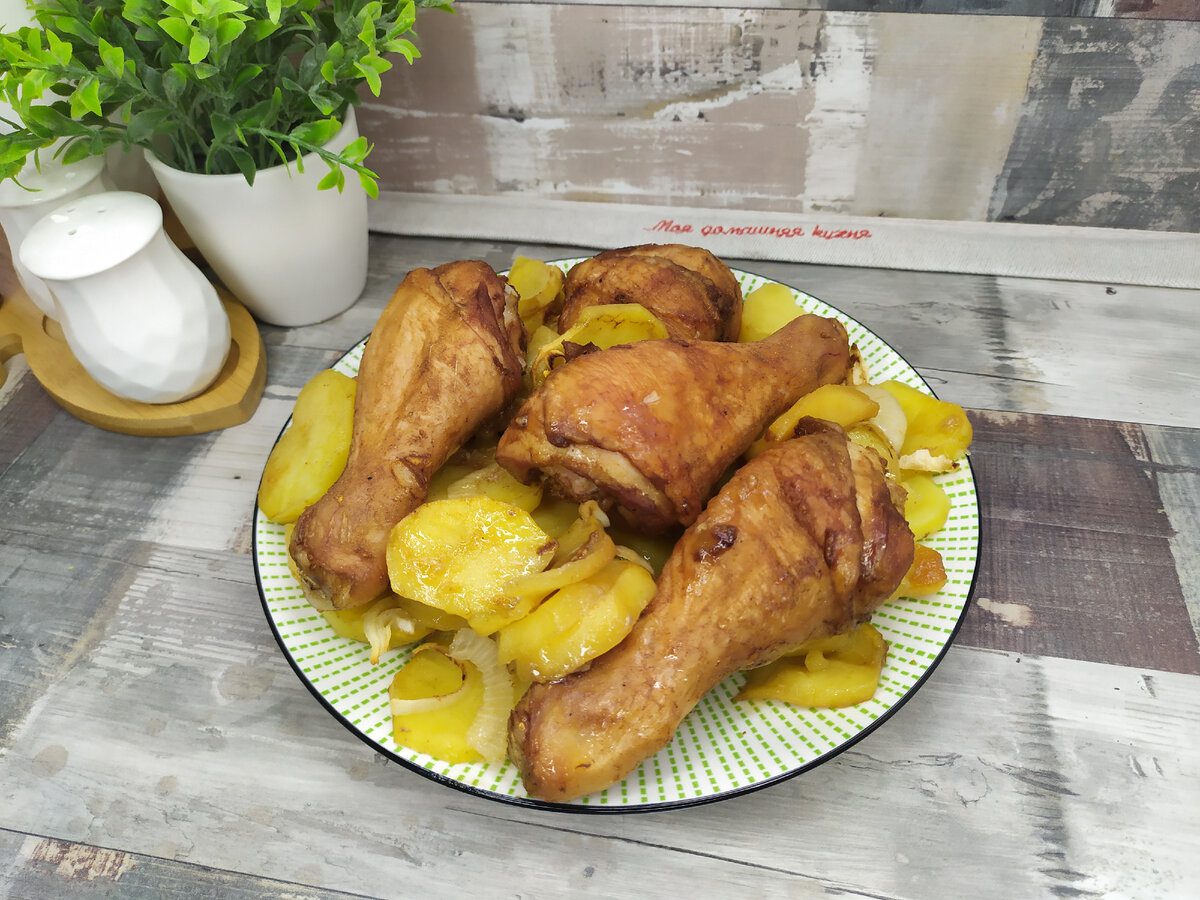 Кулінари розповіли, як приготувати соковиті та дуже смачні гомілки в духовці – простий рецепт