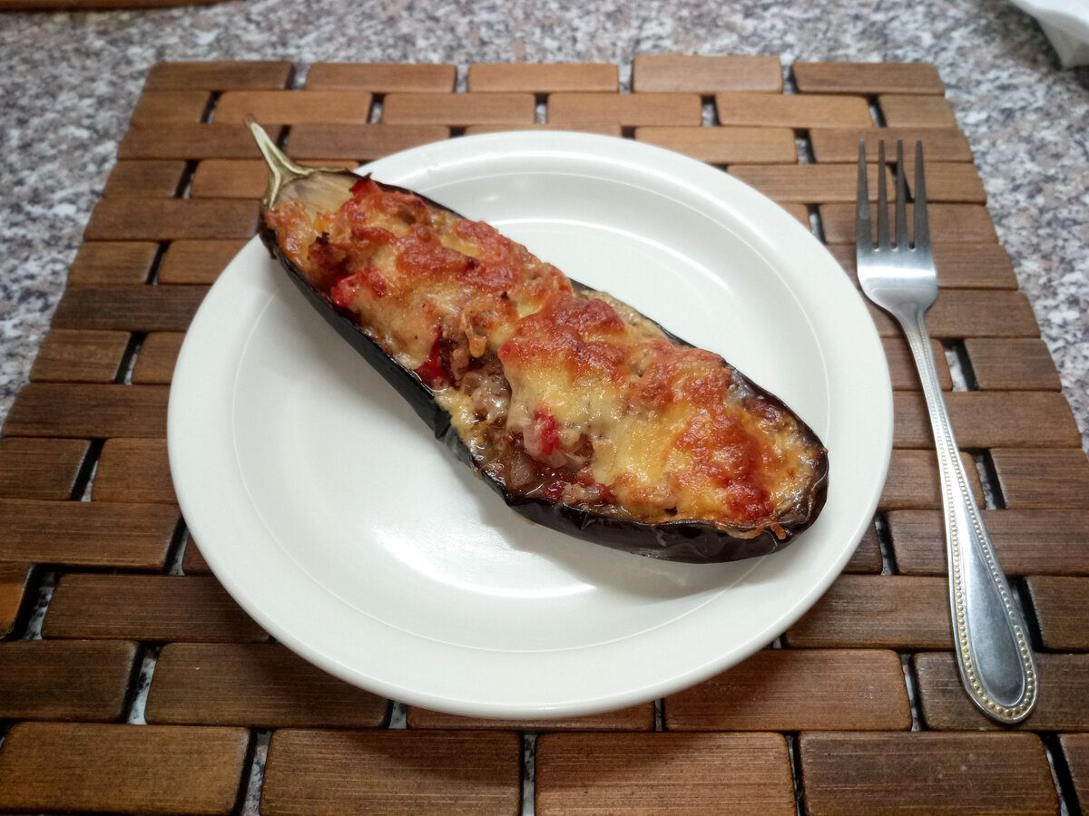 Кулінарні експерти розповіли, як приготувати смачні фаршировані баклажани з яловичиною