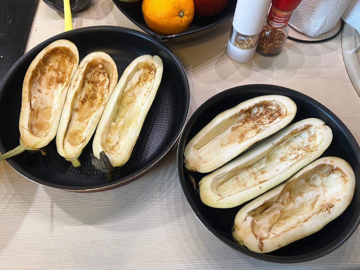 Кулінарні експерти розповіли, як приготувати смачні фаршировані баклажани з яловичиною