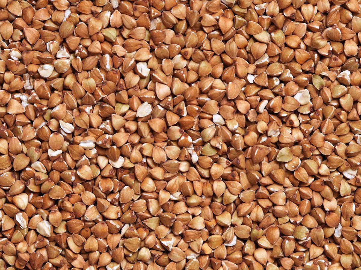 Експерти розповіли, за допомогою якого дешевого добрива можна відновити ґрунт восени