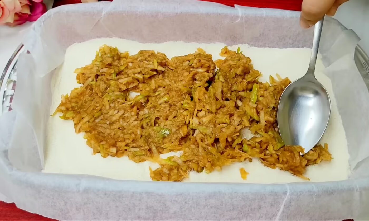 Рецепт пирога з яблуками та манкою