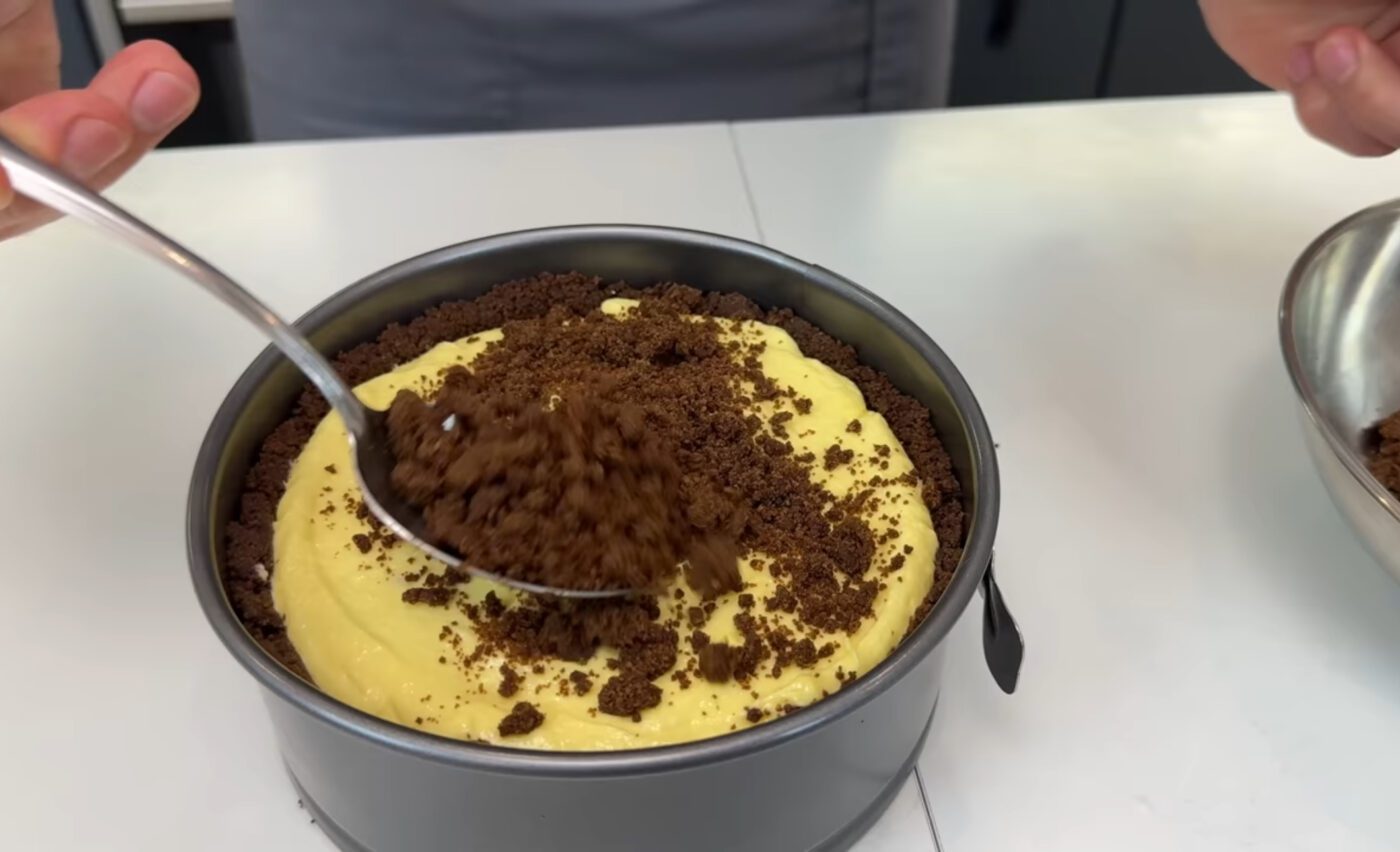 Пиріг без духовки – готувати всього 15 хвилин, а смак як у кафе