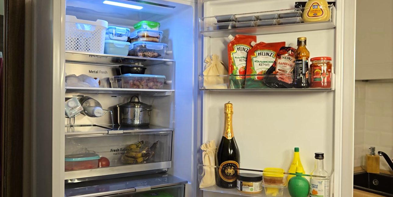 Як прибрати сторонні запахи в холодильнику