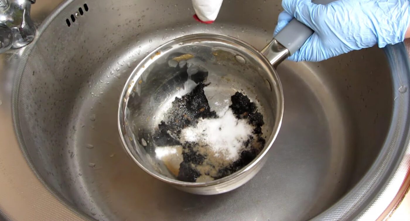 Як відмити каструлю від пригорілого нагару