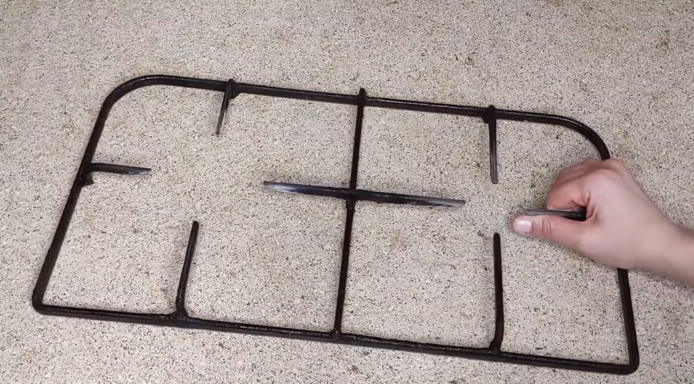 Якими підручними засобами можна відмити нагар на плиті