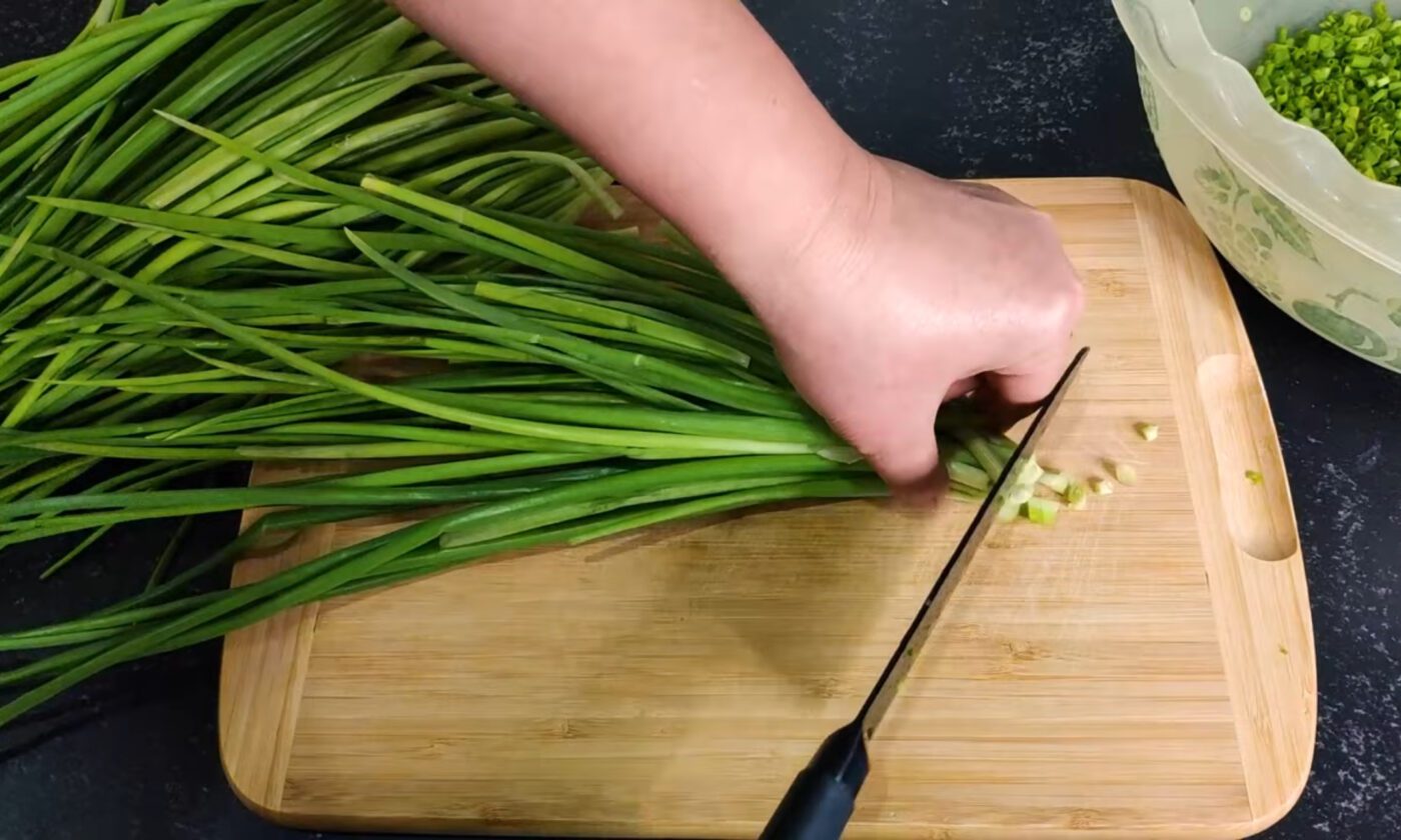 Як робити заготівлі зеленої цибулі, аби вона була свіжа