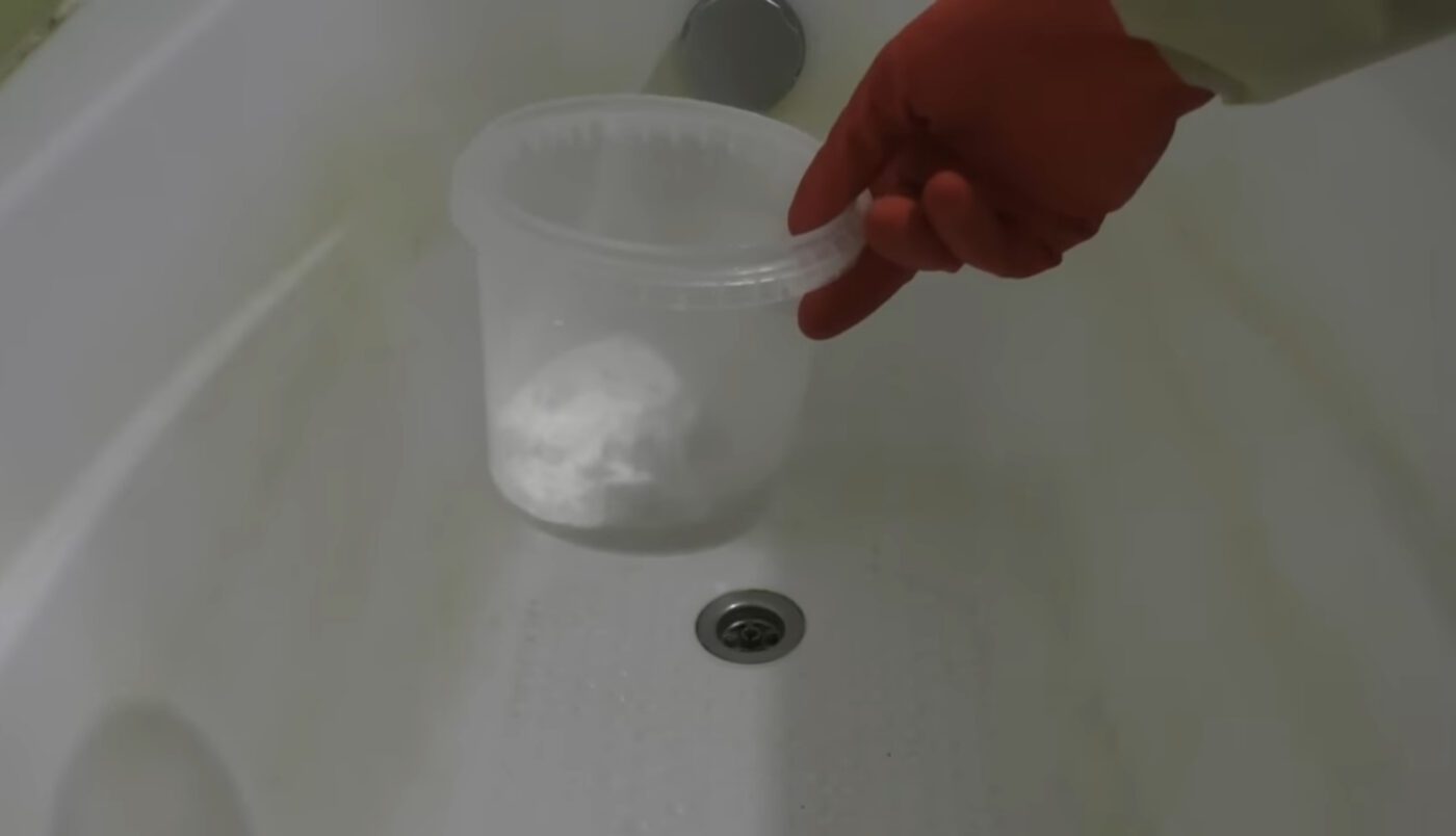 Як очистити ванну від жовтого нальоту без побутової хімії