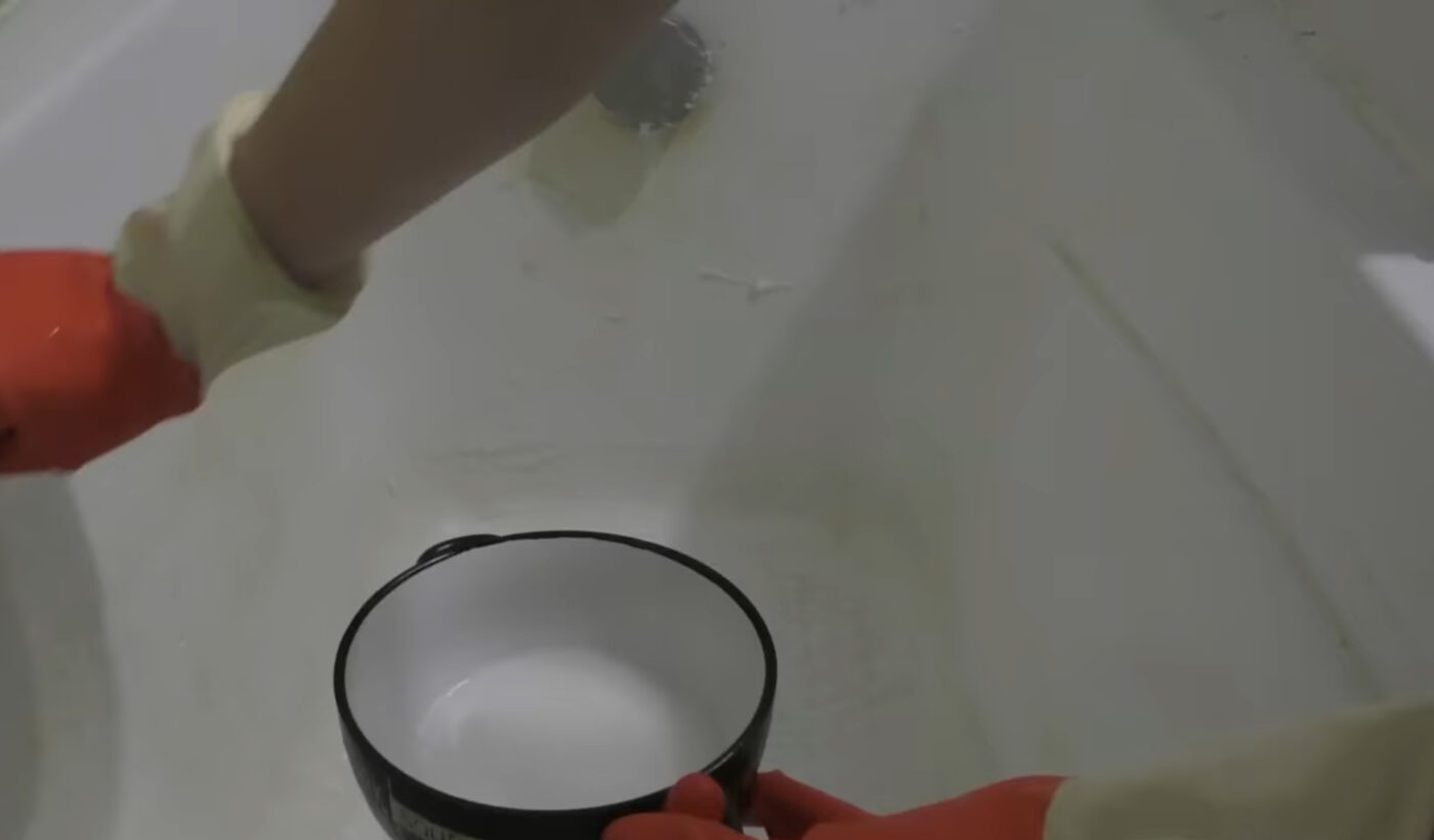 Як очистити ванну від жовтого нальоту без побутової хімії