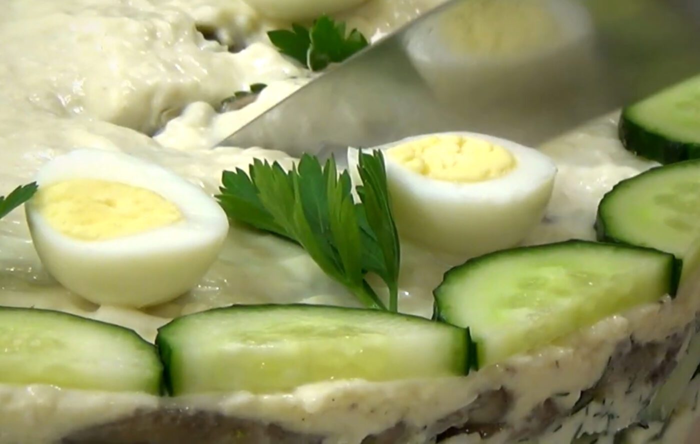 Рецепт салату Курочка Ряба