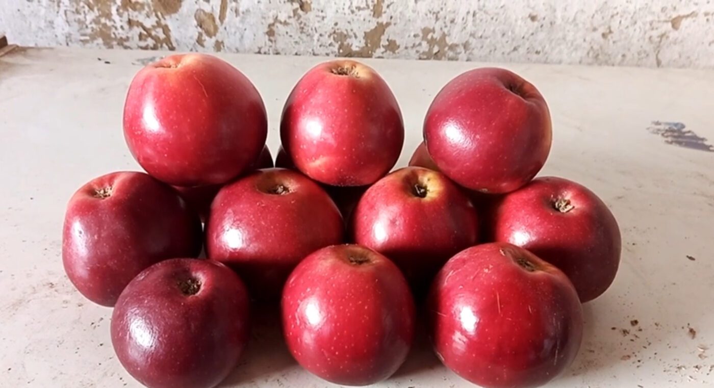 Як зберегти яблука до літа свіжими й без плям на плодах
