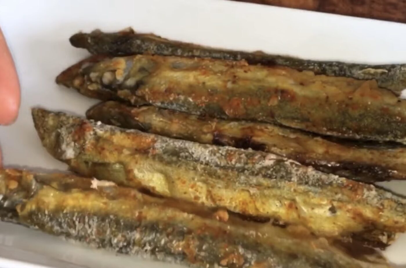 Як прибрати сторонні запахи під час смаження мойви