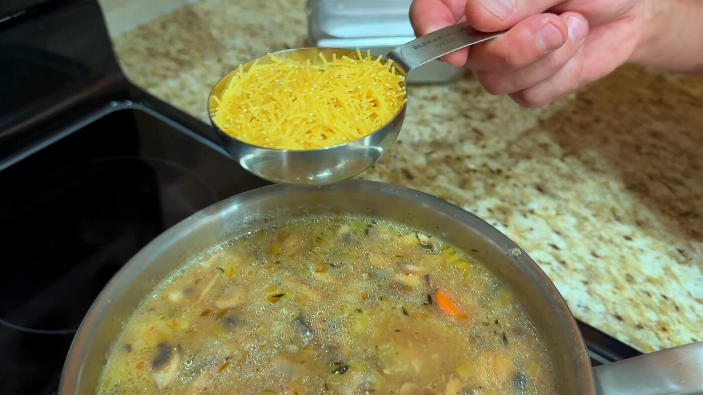 Як приготувати смачний та наваристий суп за лічені хвилини