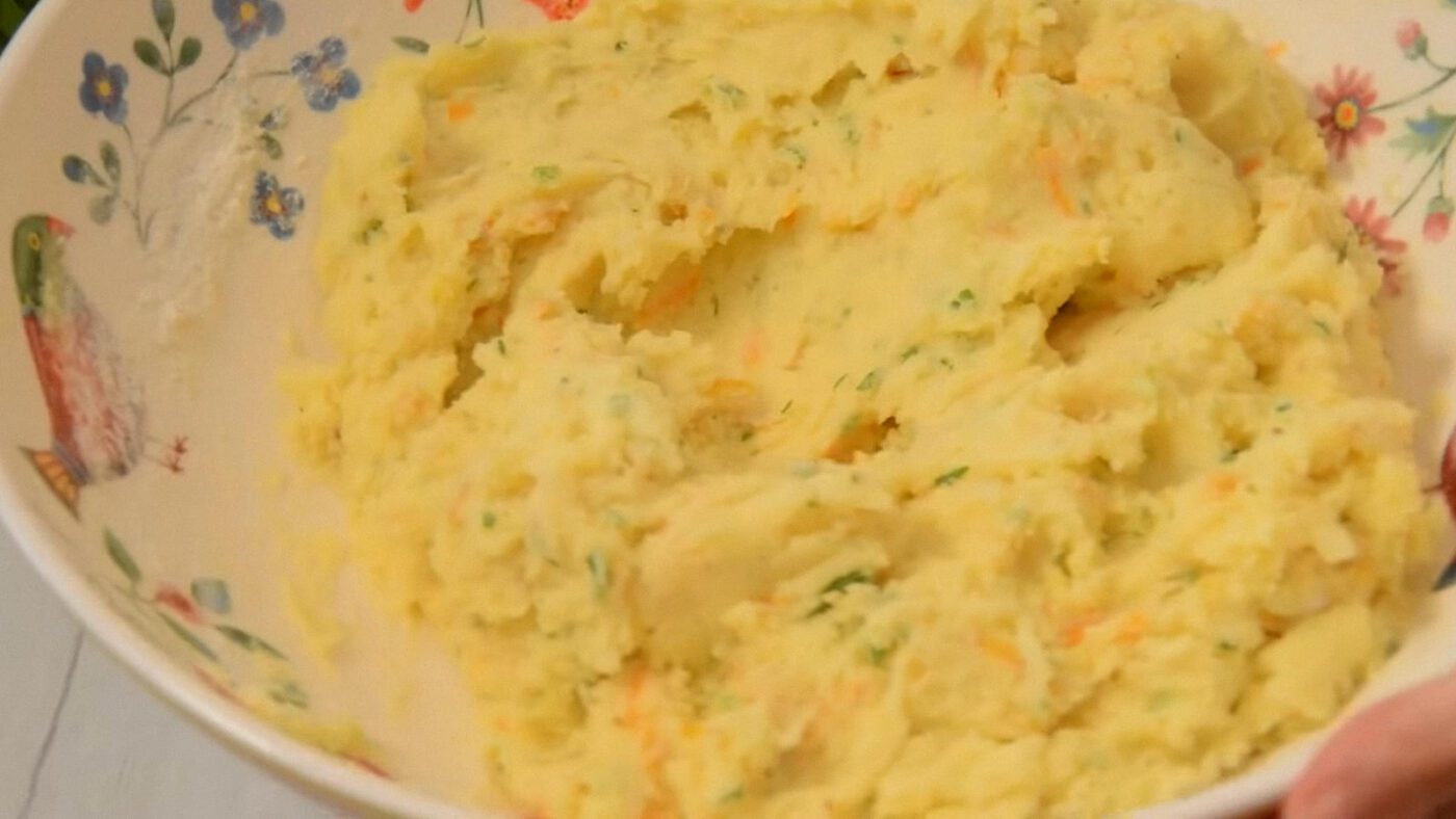 Картопляні пиріжки з начинкою із курки та грибів