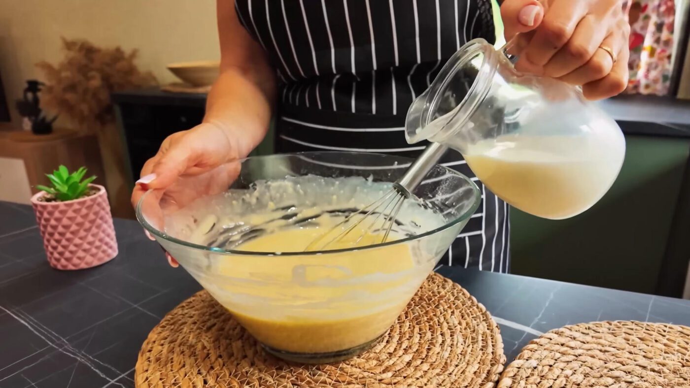 Господині показали, як приготувати смачні млинці з начинкою в духовці